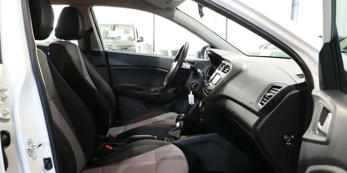 Hyundai i20 1.2 ACTIVE WHITE / 4-TÜR, TEMPOMAT, SHZ, PDC 87.000 km 10.444 &euro; Hamm 59077