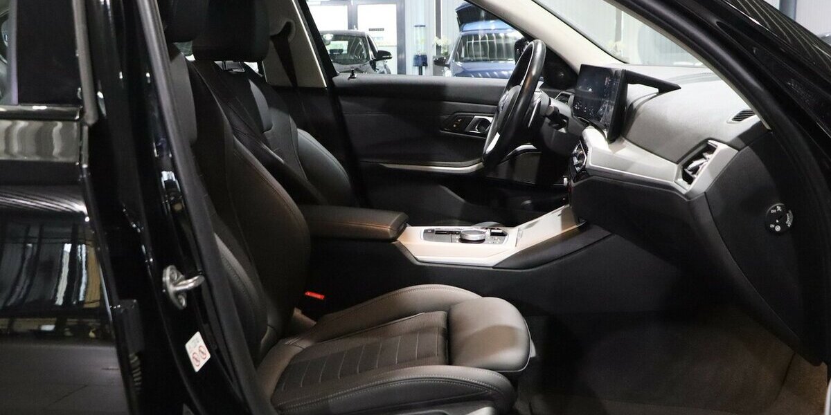 BMW 330e LIMOUSINE SHADOW CURVED+HEAD-UP, LED, H/K 46.000 km 30.993 &euro; Hamm 59077