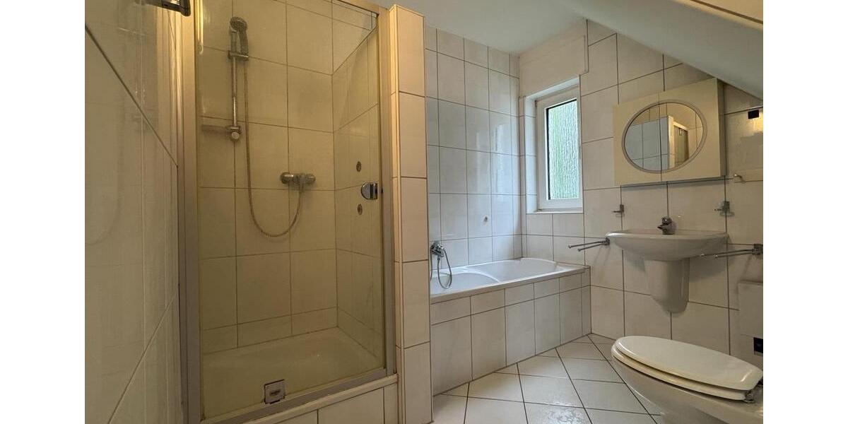 Dachgeschoßwohnung Iserlohn - 3 Zimmer, 135 m&sup2;, 1.150&euro; | Angebot:25839787