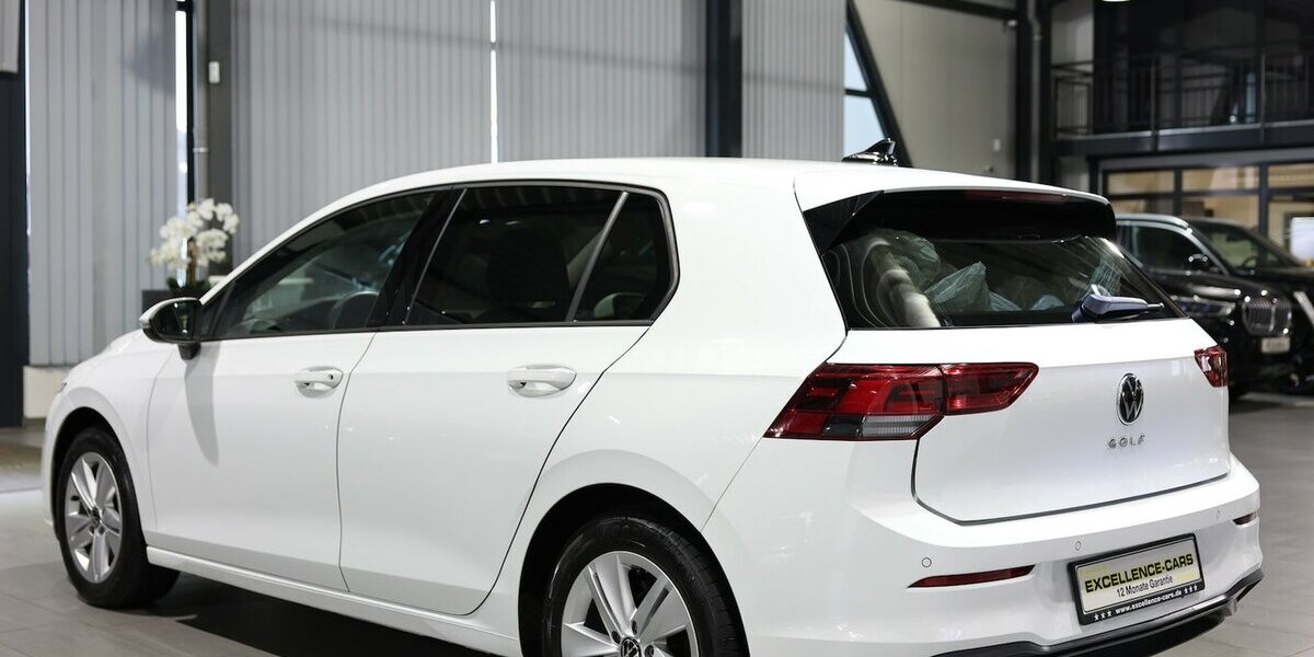 VW Golf VIII 2.0 TDI DSG LIFE IQ / NAVI+KAMERA, LED 53.000 km 21.111 &euro; Hamm 59077