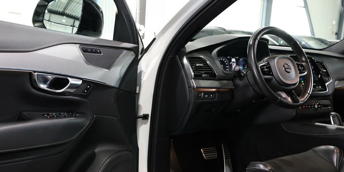 Volvo XC90 RECHARGE P-HEV AWD R-DESIGN SPORT 7-SITZER 137.000 km 37.991 &euro; Hamm 59077