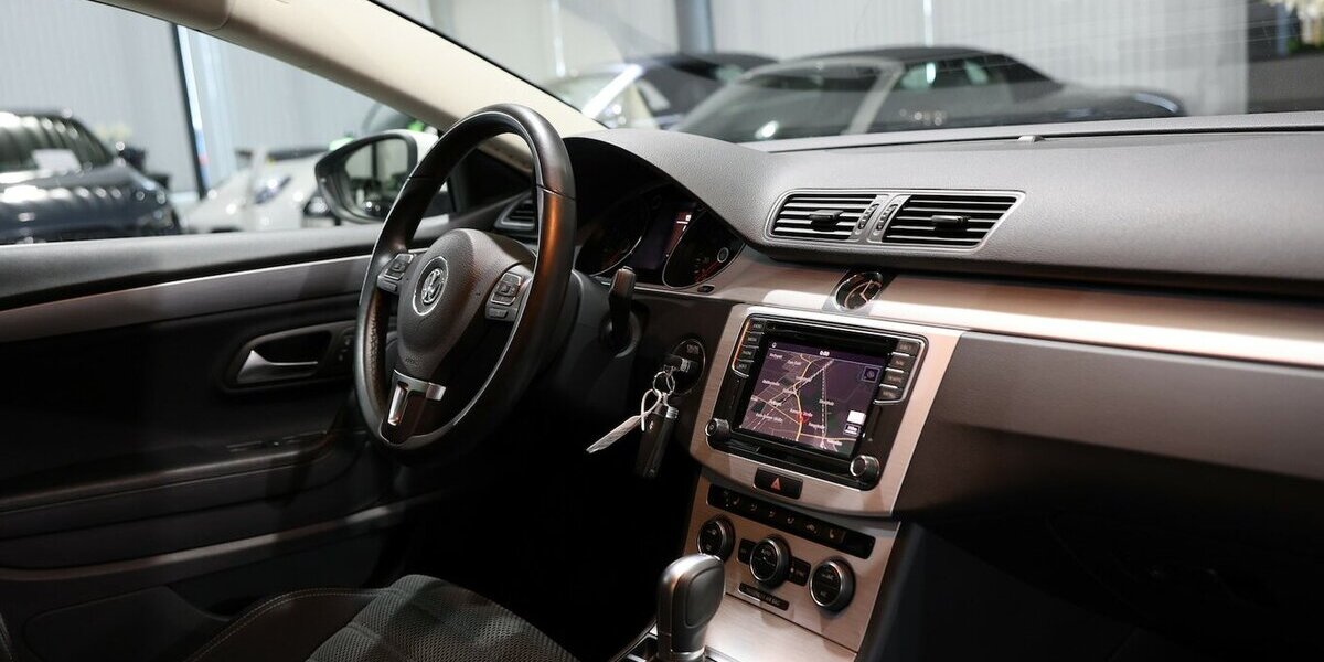 VW CC 1.4 TSI DSG SPORTLINE WHITE / XENON / NAVI+ 92.000 km 15.444 &euro; Hamm 59077