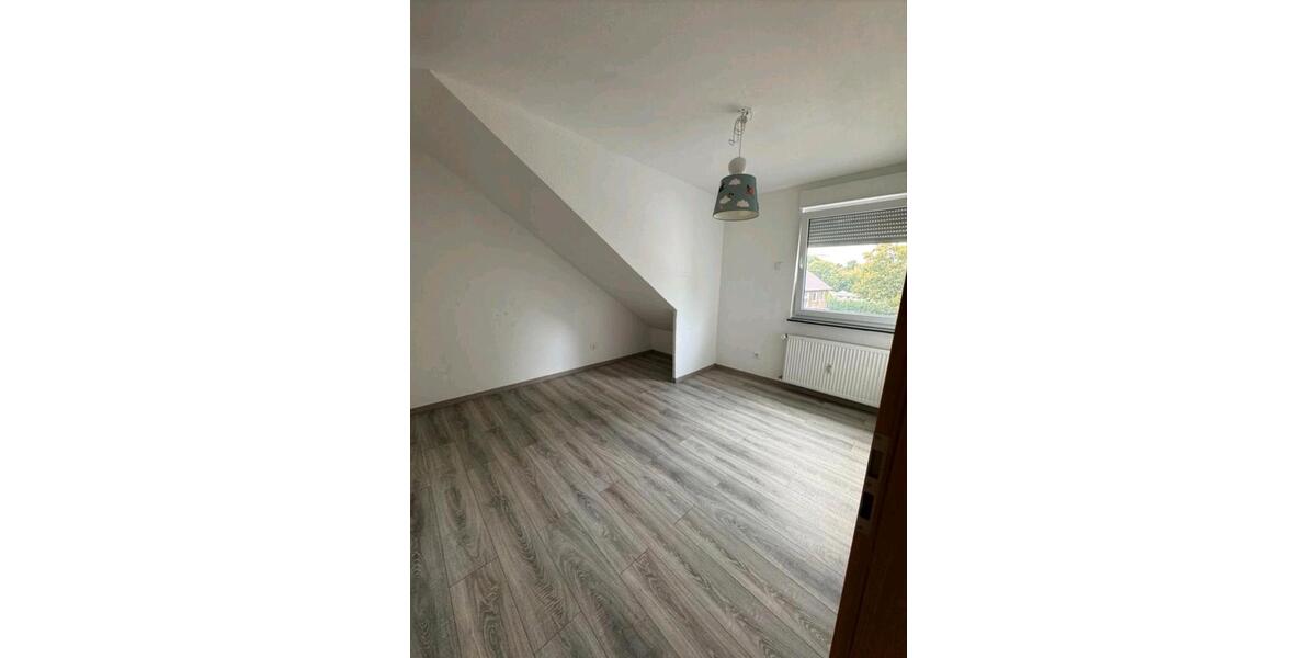 Dachgeschoßwohnung Dortmund Brackel - 3.5 Zimmer, 86 m&sup2;, 1.200&euro; | Angebot:26585313