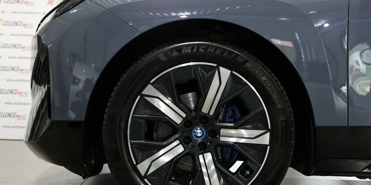 BMW iX 40 xDrive SPORT TITAN GLAS STORM EINZELSTÜCK 79.000 km 41.777 &euro; Hamm 59077