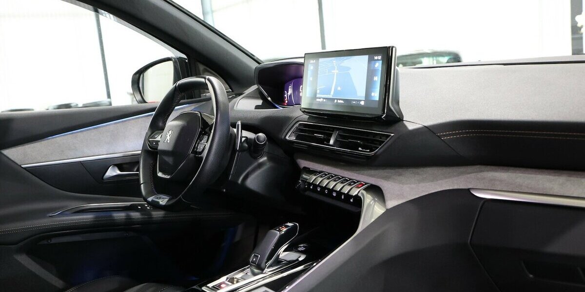 Peugeot 3008 BLUE-HDI GT-SPORT / WHITE & BLACK / SCHÖN 56.000 km 23.555 &euro; Hamm 59077