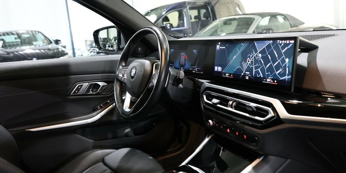 BMW 318d Touring SPORT / PANORAMA,LEDER,CURVED+HUD 53.000 km 29.993 &euro; Hamm 59077