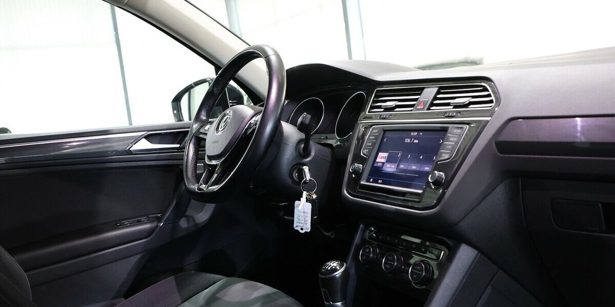 VW Tiguan 2.0 TDI HIGHLINE / LED, ACC+LANE, AHK 141.000 km 18.991 &euro; Hamm 59077