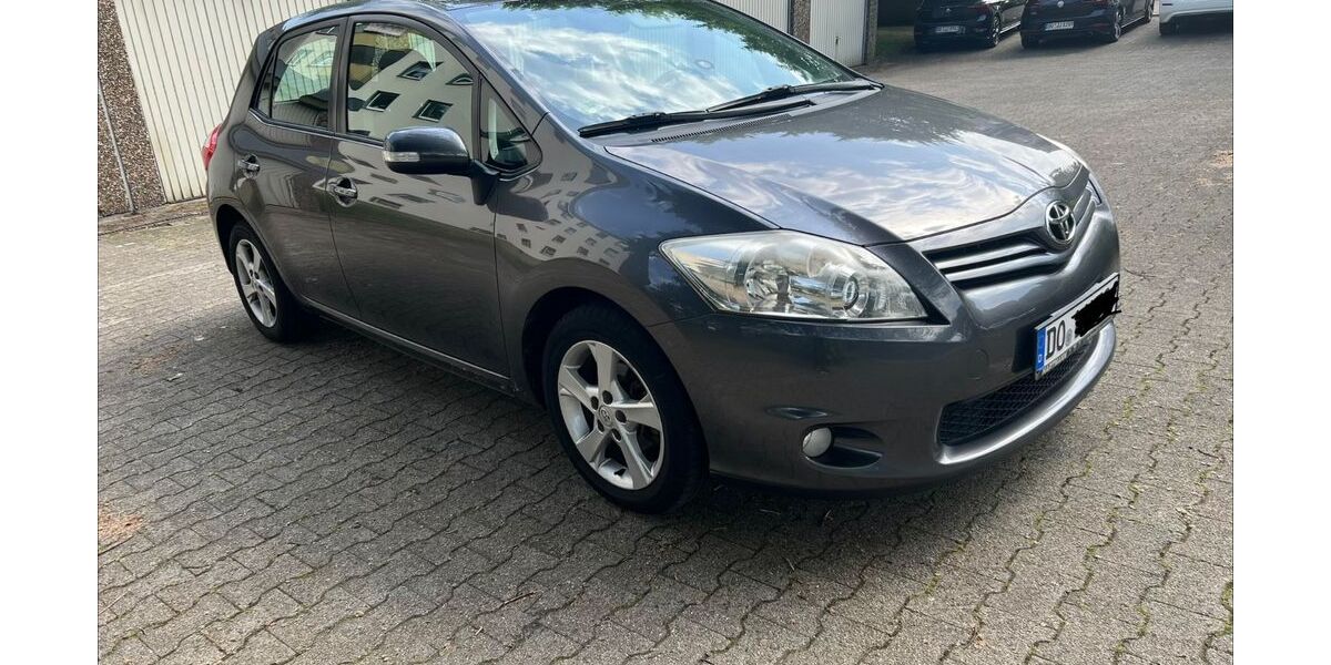 Toyota Auris 140.500 km 5.950 &euro; Dortmund 44229