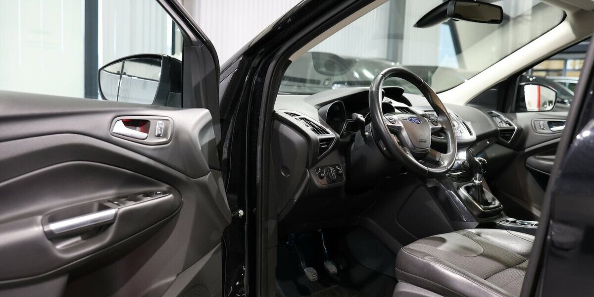 Ford Kuga 2.0 TDCI 4x4 TITANIUM / LEDER / NAVI+ 90.000 km 12.777 &euro; Hamm 59077