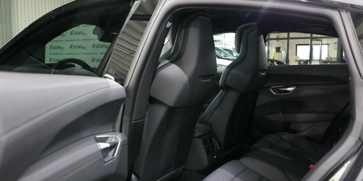 Audi e-tron GT QUATTRO / DAYTONA + BLACK / PANORAMA / 29.000 km 48.333 &euro; Hamm 59077