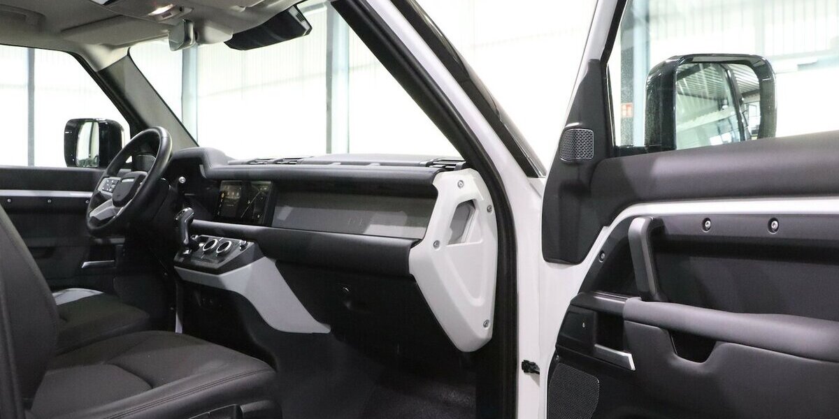 Land Rover Defender D200 90S / 6-SITZER / PANORAMA-SEITEN 69.000 km 51.991 &euro; Hamm 59077