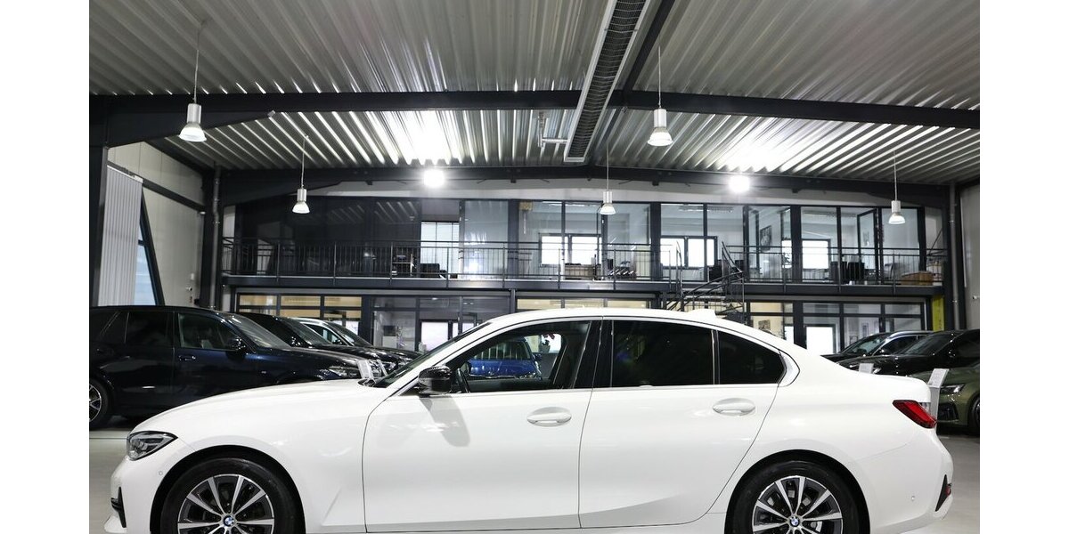 BMW 318d SPORT-LINE / LEDER, LIVE-COCKPIT-PRO, LED 107.000 km 27.777 &euro; Hamm 59077