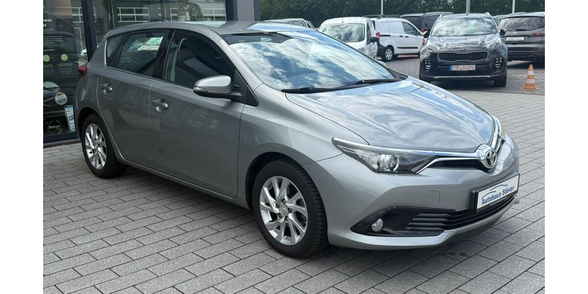 Toyota Auris 81.495 km 9.900 &euro; Olfen 59399