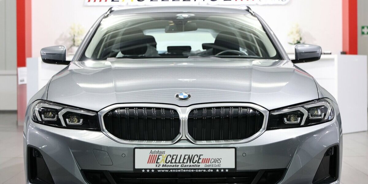 BMW 320d Touring xDrive SPORT / CURVED+NAVI+APPLE 32.000 km 30.991 &euro; Hamm 59077