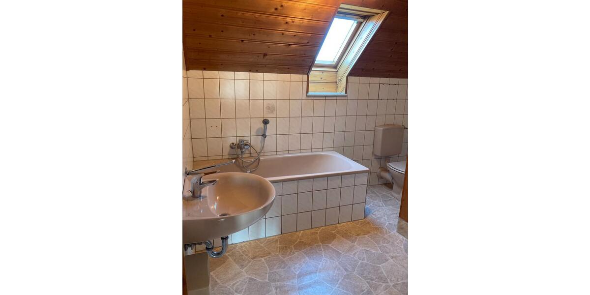 Dachgeschoßwohnung Iserlohn Sümmern - 2.5 Zimmer, 57 m&sup2;, 390&euro; | Angebot:26580747