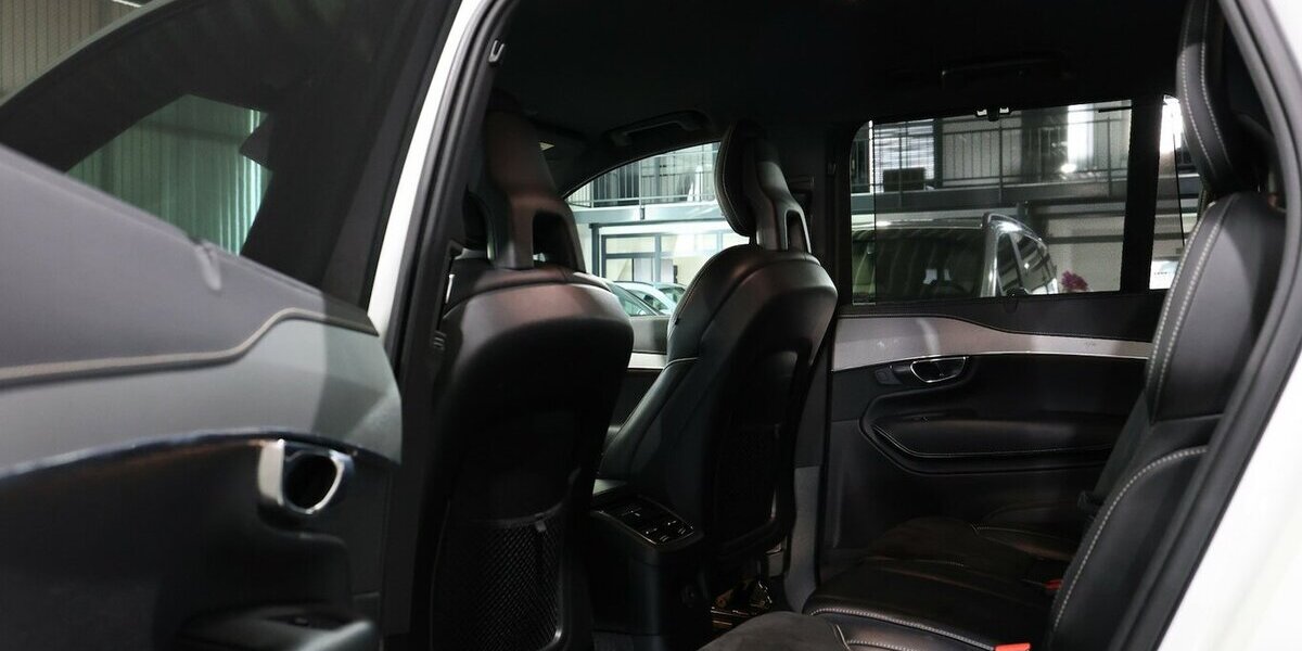 Volvo XC90 RECHARGE P-HEV AWD R-DESIGN SPORT 7-SITZER 137.000 km 37.991 &euro; Hamm 59077