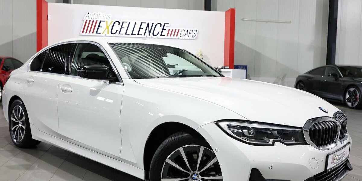 BMW 318d SPORT-LINE / LEDER, LIVE-COCKPIT-PRO, LED 107.000 km 27.777 &euro; Hamm 59077