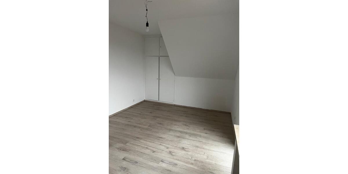 Dachgeschoßwohnung Iserlohn - 3 Zimmer, 135 m&sup2;, 1.150&euro; | Angebot:25839787