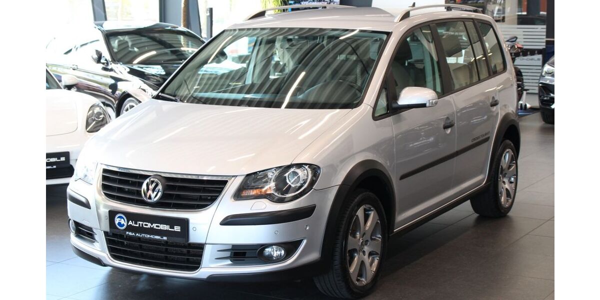 VW Touran 143.200 km 9.890 &euro; Bergkamen 59192