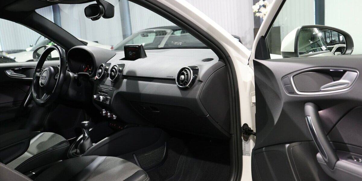 Audi A1 1.6 TDI SPORT WHITE / XENON, NAVI-MMI, LEDER 111.000 km 12.111 &euro; Hamm 59077