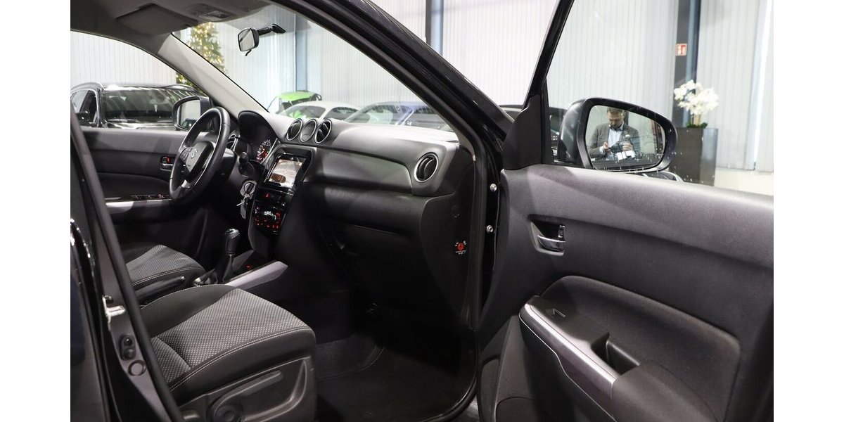 Suzuki Vitara 1.0 CLUB / NAVI+KAMERA, KLIMAAUTOMATIK 62.000 km 12.991 &euro; Hamm 59077