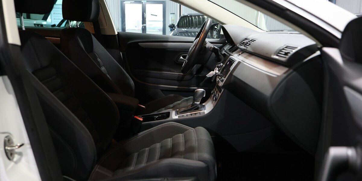 VW CC 1.4 TSI DSG SPORTLINE WHITE / XENON / NAVI+ 92.000 km 15.444 &euro; Hamm 59077