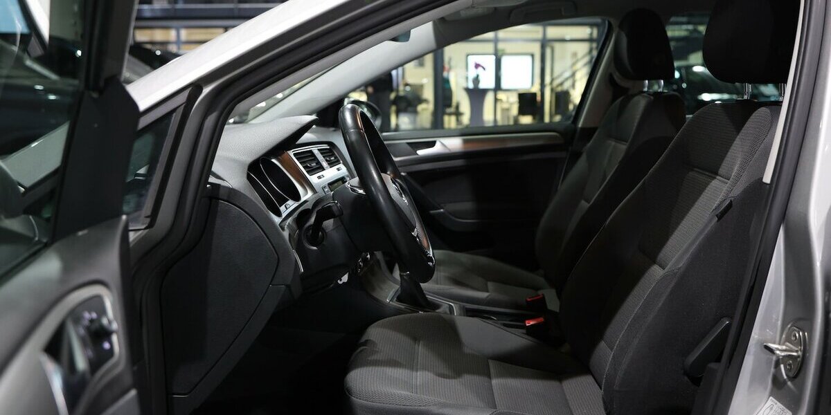 VW Golf VII 1.6 TDI Comfortline COMPOSITION-COLOUR 143.000 km 11.111 &euro; Hamm 59077