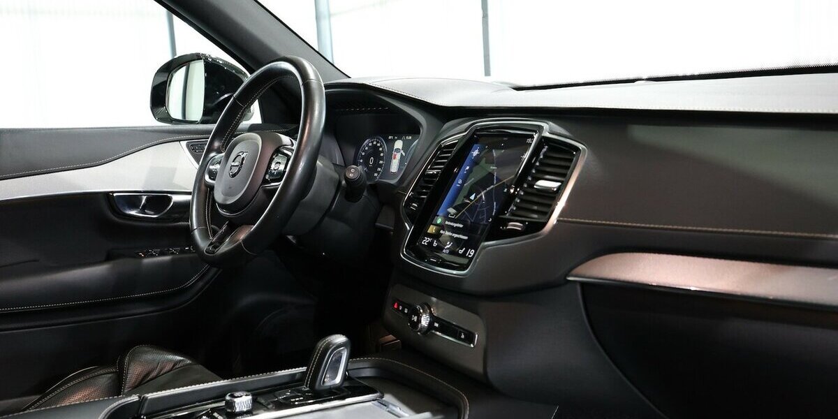 Volvo XC90 RECHARGE P-HEV AWD R-DESIGN SPORT 7-SITZER 137.000 km 37.991 &euro; Hamm 59077