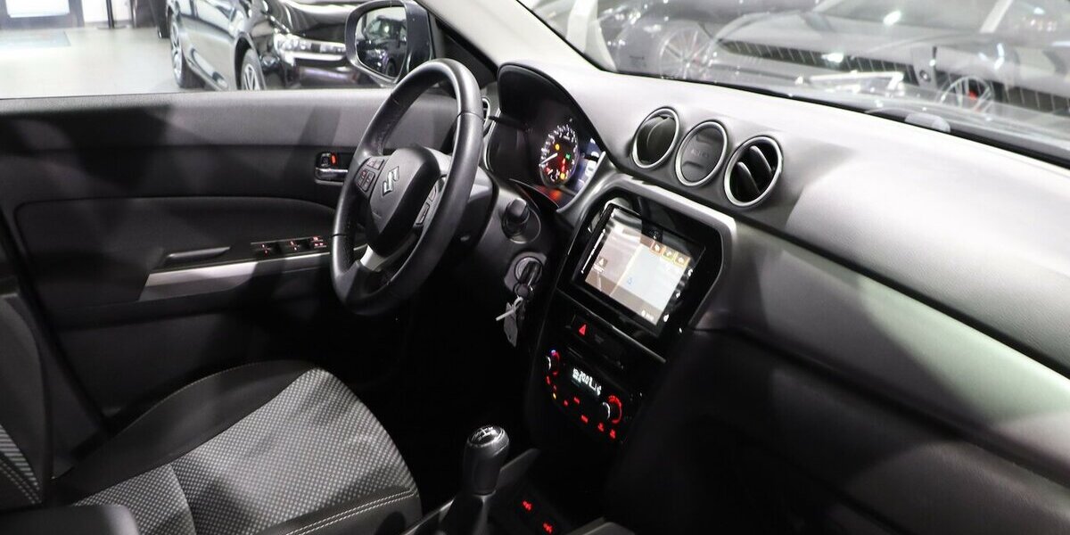 Suzuki Vitara 1.0 CLUB / NAVI+KAMERA, KLIMAAUTOMATIK 62.000 km 12.991 &euro; Hamm 59077