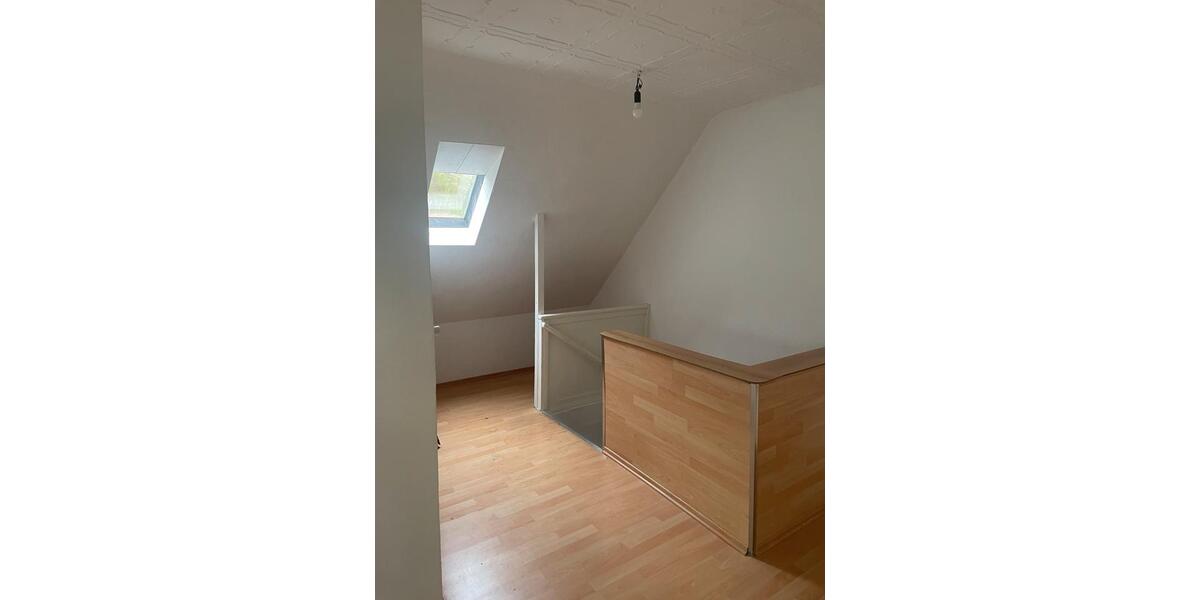 Dachgeschoßwohnung Iserlohn - 3.5 Zimmer, 80 m&sup2;, 500&euro; | Angebot:25538385