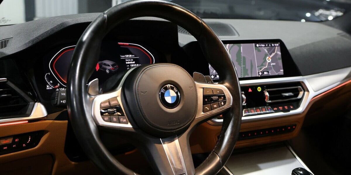 BMW 330d Touring xDrive M-SPORT BLACK & BROWN / LED 135.000 km 28.883 &euro; Hamm 59077