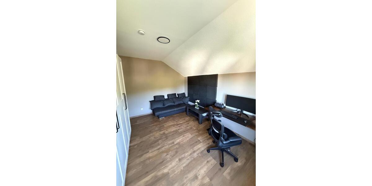 Dachgeschoßwohnung Iserlohn Grüne - 3 Zimmer, 77 m&sup2;, 155.000&euro; | Angebot:26889940