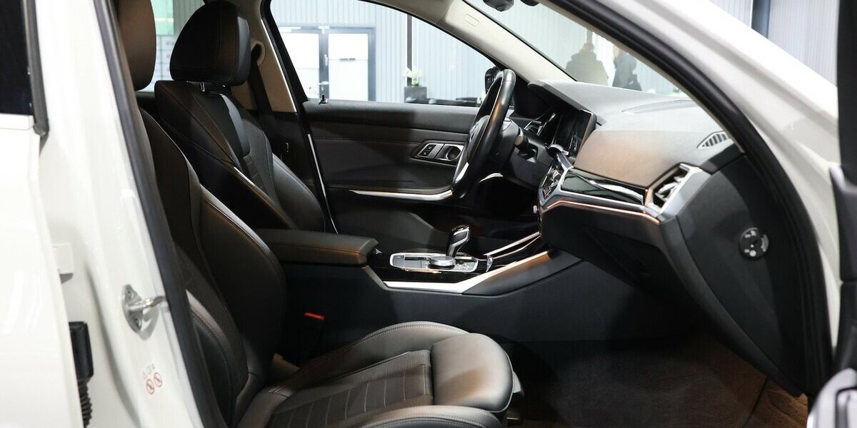 BMW 318d SPORT-LINE / LEDER, LIVE-COCKPIT-PRO, LED 107.000 km 27.777 &euro; Hamm 59077