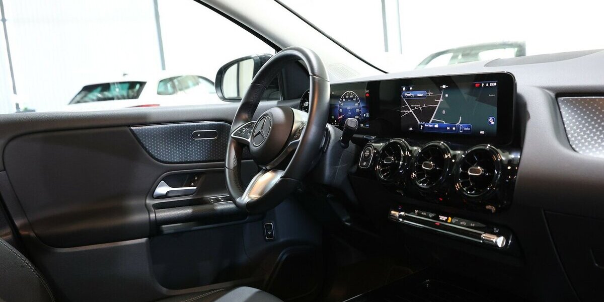 Mercedes-Benz GLA 180 ADVANCED SPORT / LEDER, LED, WIDESCREEN 7.000 km 33.444 &euro; Hamm 59077
