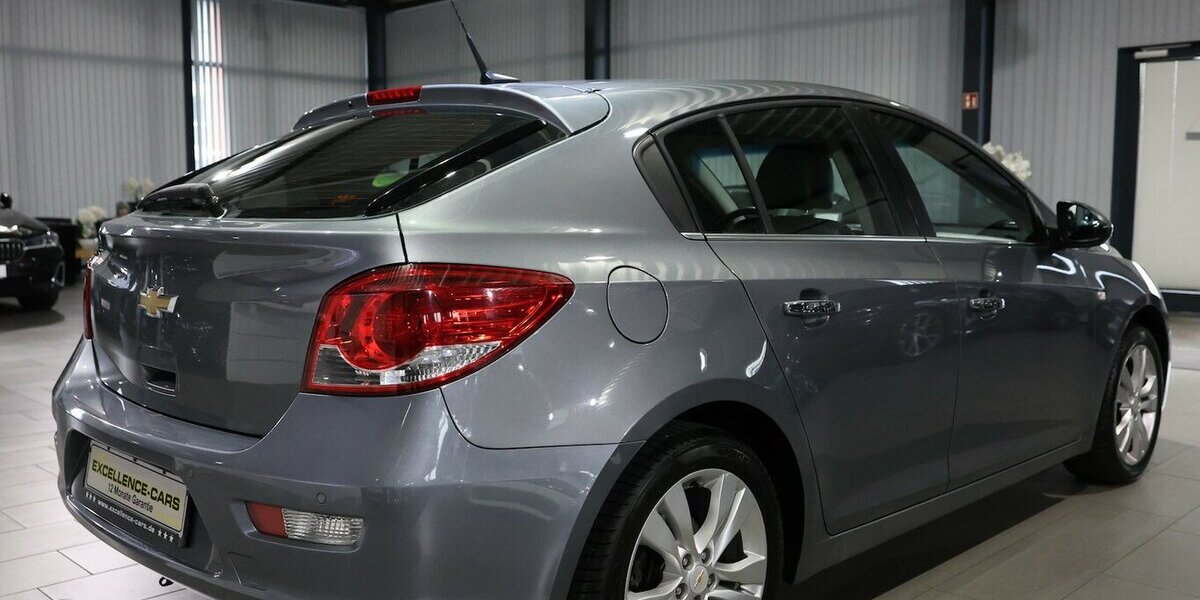 Chevrolet Cruze HATCHBACK 1.4 LTZ / SCHIEBEDACH,LEDER,NAVI 128.000 km 5.881 &euro; Hamm 59077
