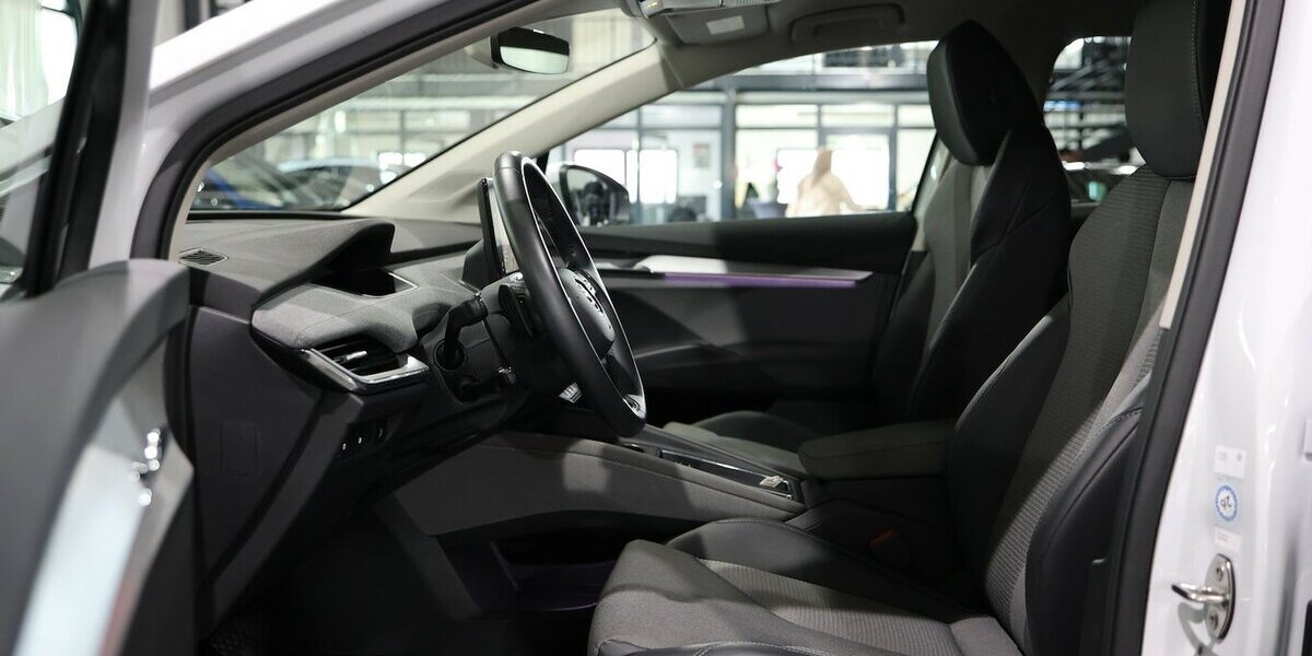 Skoda Enyaq IV 80 LOFT SPORT WHITE / WÄRMEPUMPE / 63.000 km 29.777 &euro; Hamm 59077