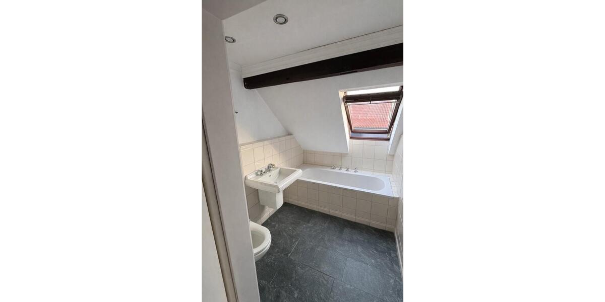 Etagenwohnung Kamen - 4 Zimmer, 140 m&sup2;, 25&euro; | Angebot:25052509