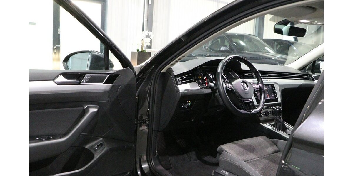 VW Passat 1.4 TSI Comfortline NAVI-DM+APPLE+ANDROID 159.000 km 12.444 &euro; Hamm 59077