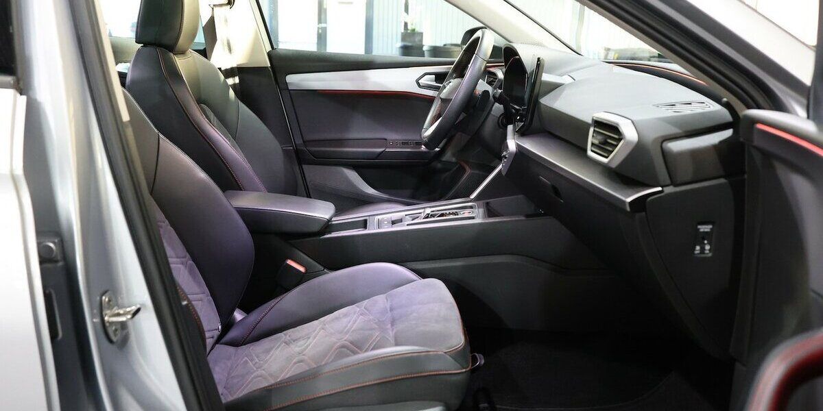 Seat Leon ST 2.0 TDI DSG FR-SPORT-PLUS / LED,PANORAMA 142.000 km 20.777 &euro; Hamm 59077