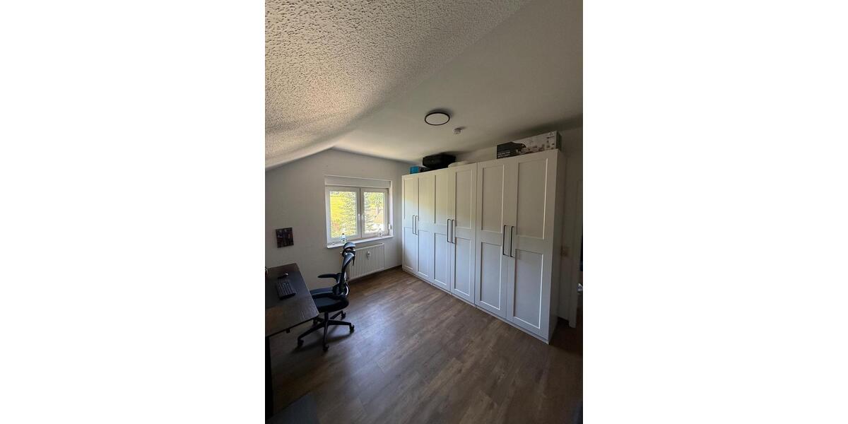 Dachgeschoßwohnung Iserlohn Grüne - 3 Zimmer, 77 m&sup2;, 155.000&euro; | Angebot:26889940