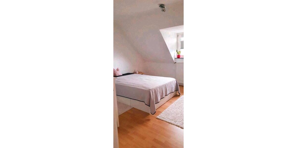Dachgeschoßwohnung Holzwickede - 3 Zimmer, 80 m&sup2;, 420&euro; | Angebot:25974923