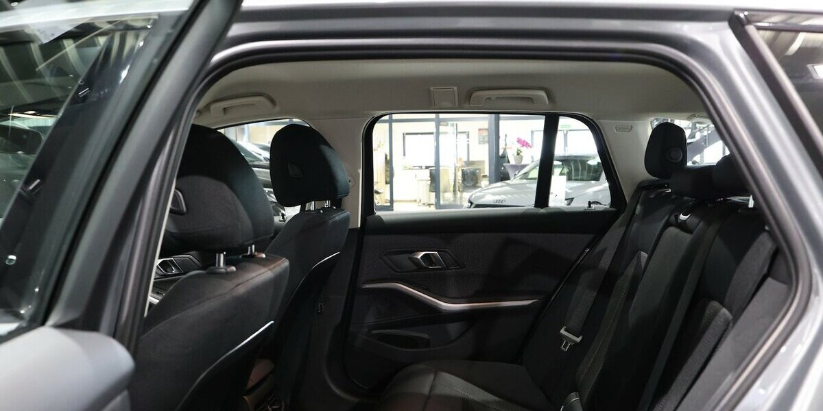 BMW 320d Touring xDrive SPORT / CURVED+NAVI+APPLE 32.000 km 30.991 &euro; Hamm 59077