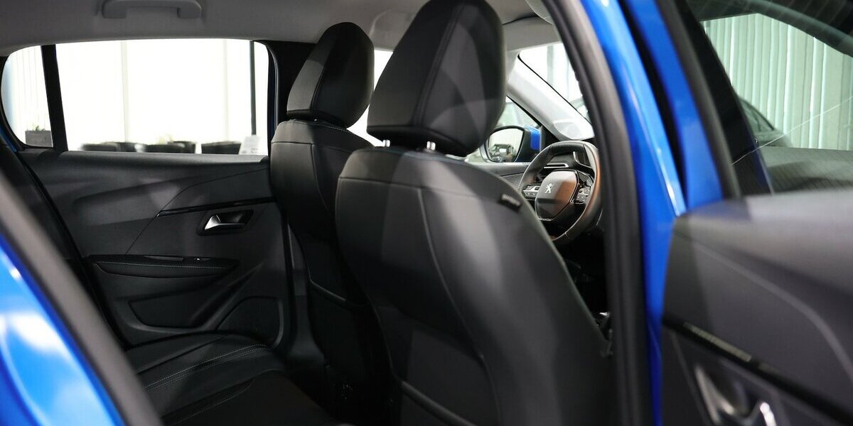 Peugeot 208 PURE-ECH 100 ALLURE PACK / LED, LEDER, ACC 40.000 km 16.444 &euro; Hamm 59077