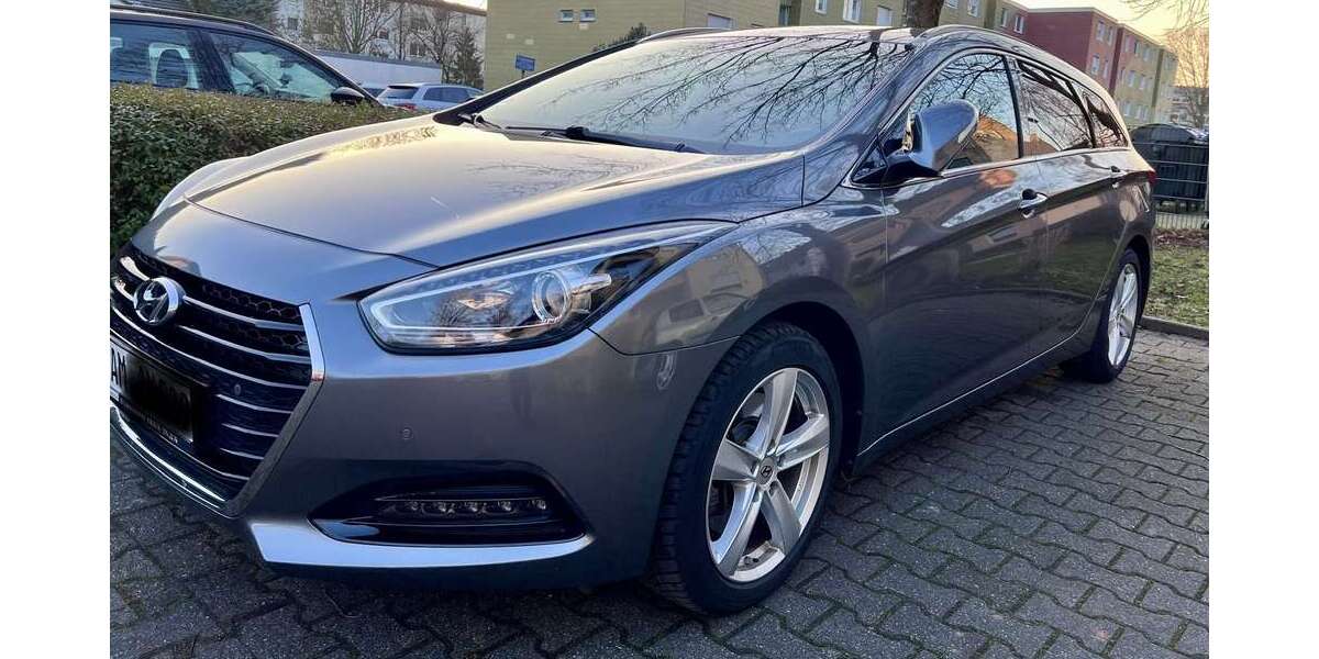 Hyundai i40 156.000 km 11.900 &euro; Hamm 59073