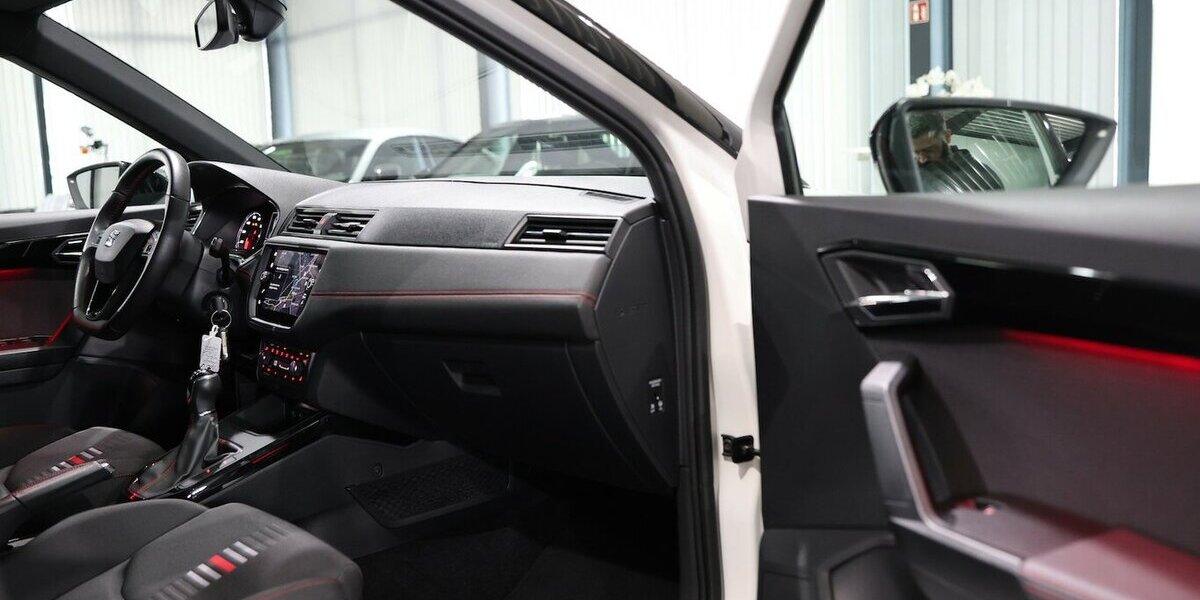 Seat Arona 1.5 TSI XCELLENCE FR-SPORT / WHITE & BLACK 90.000 km 14.555 &euro; Hamm 59077