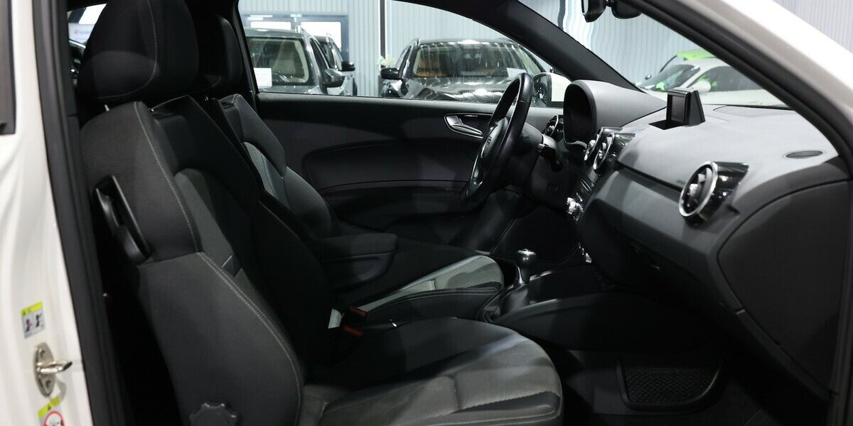 Audi A1 1.6 TDI SPORT WHITE / XENON, NAVI-MMI, LEDER 111.000 km 12.111 &euro; Hamm 59077