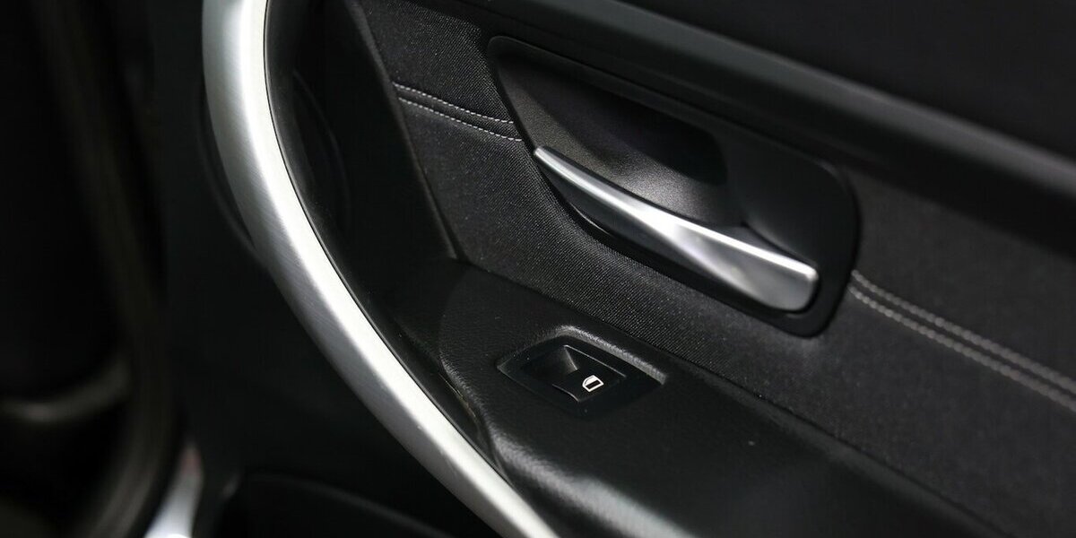 BMW 318d Touring blue PERFORMANCE SPORT / PANORAMA 80.000 km 15.555 &euro; Hamm 59077