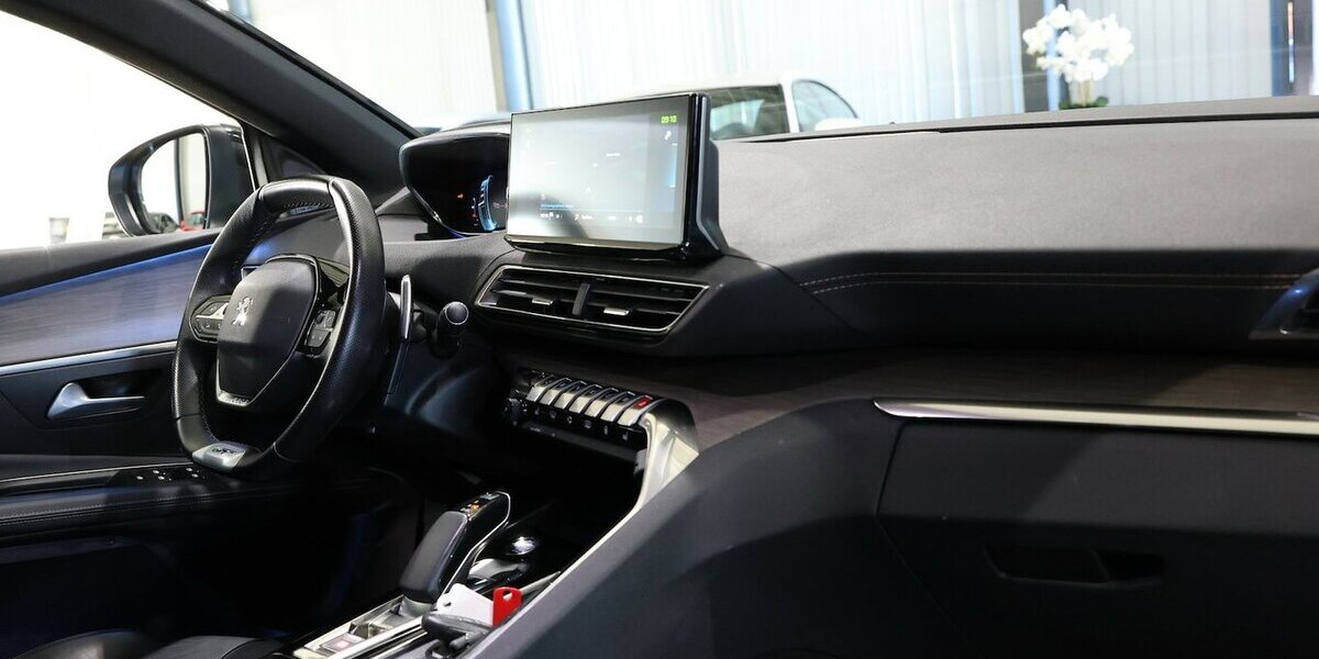 Peugeot 3008 Hybrid 225 GT-LINE SPORT / PANORAMA / LED 60.000 km 20.991 &euro; Hamm 59077