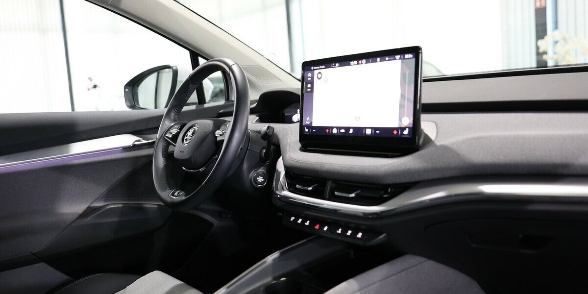 Skoda Enyaq IV 80 LOFT SPORT WHITE / WÄRMEPUMPE / 63.000 km 29.777 &euro; Hamm 59077
