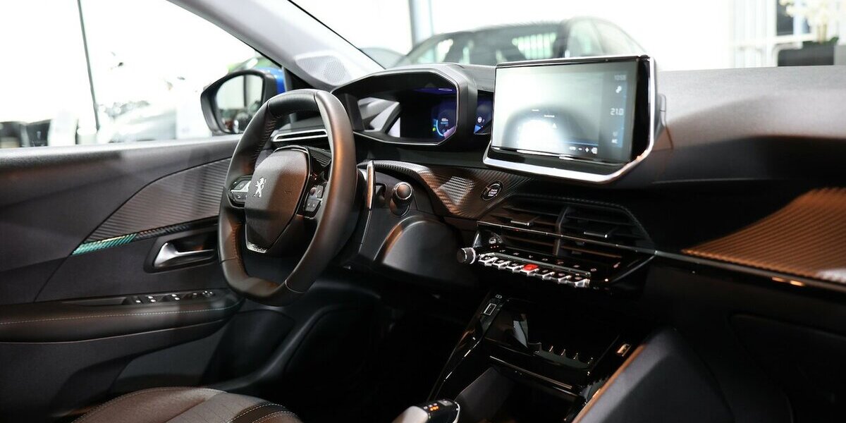 Peugeot 208 PURE-ECH 100 ALLURE PACK / LED, LEDER, ACC 40.000 km 16.444 &euro; Hamm 59077